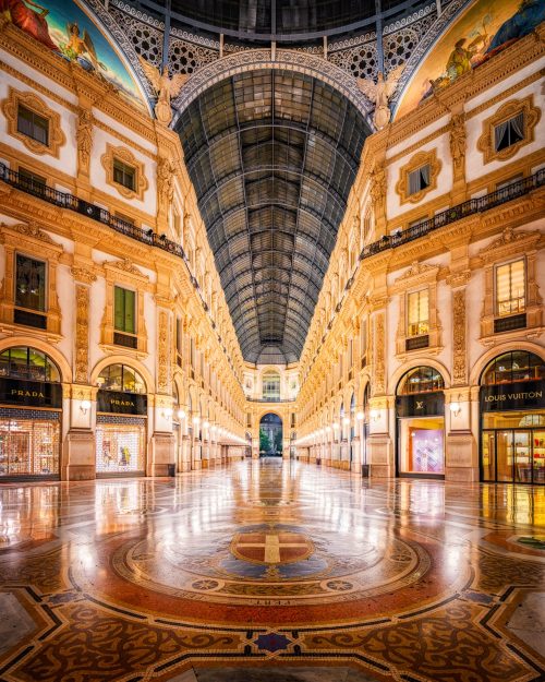 Galleria Vittorio Emanuele II Milānas centrā; Itālija